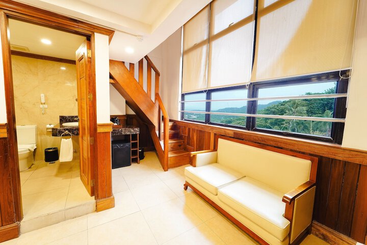 Room 9 of 28