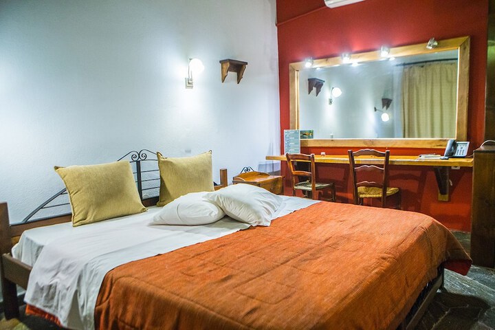 Room 33 of 48