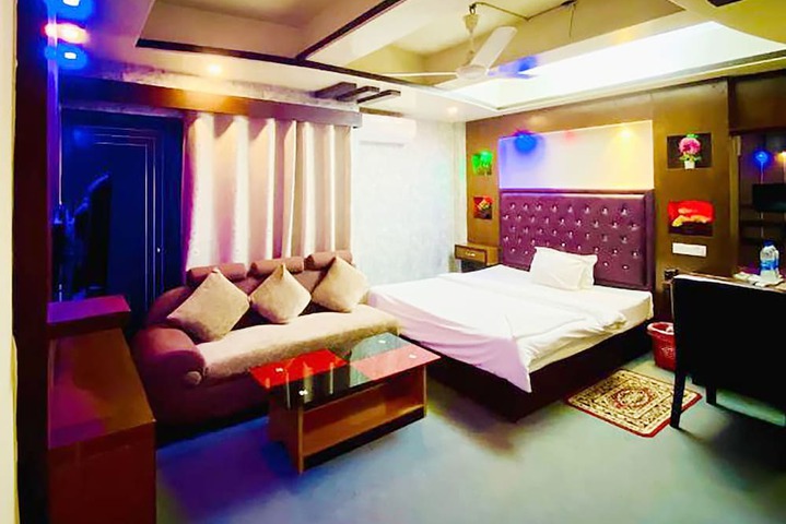 Room 10 of 74