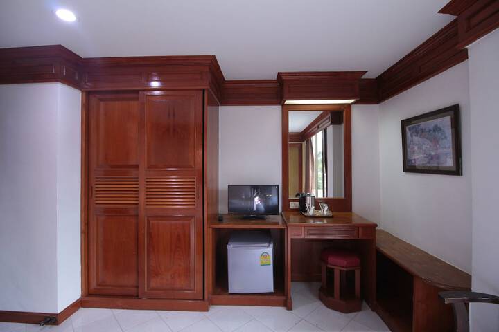 Room 13 of 30