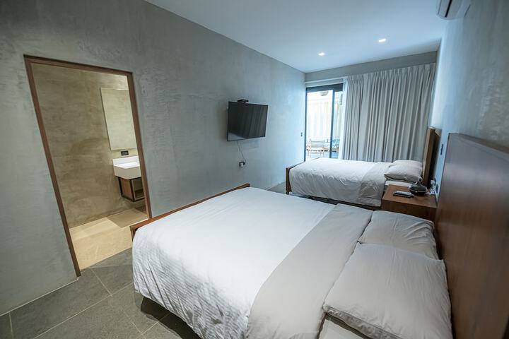 Room 9 of 24