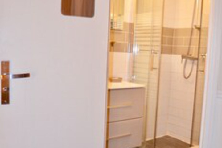 Room 4 of 12