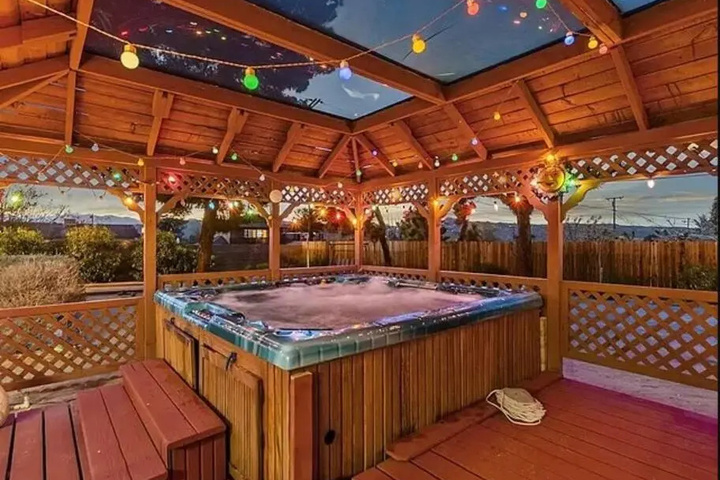 Pool 11 of 17