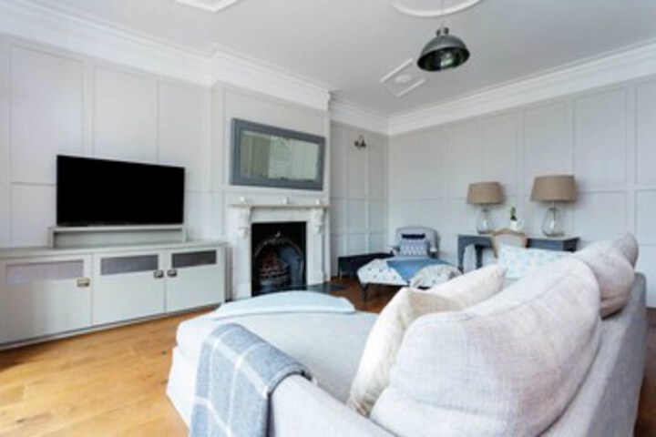 Room 9 of 30