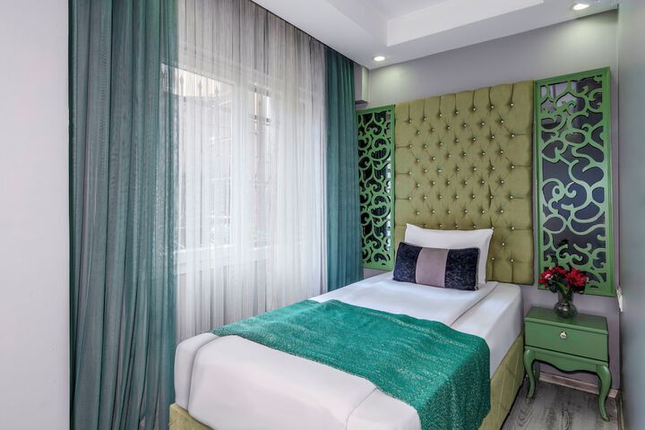 Room 10 of 42