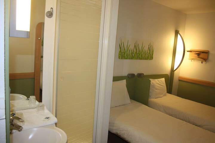 Room 42 of 68