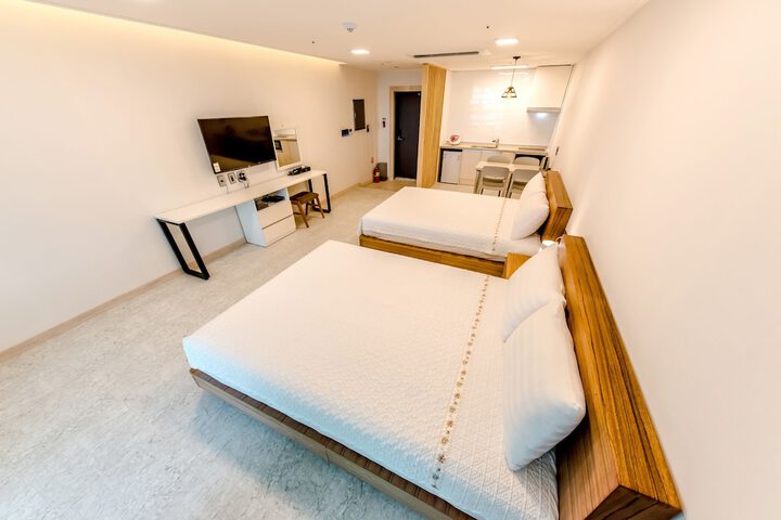 Room 27 of 173