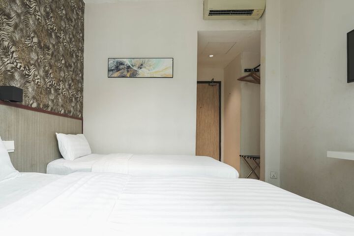 Room 11 of 29