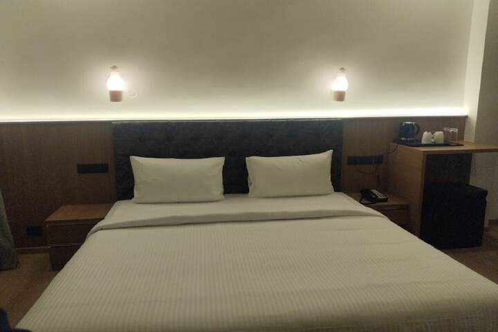 Room 18 of 37