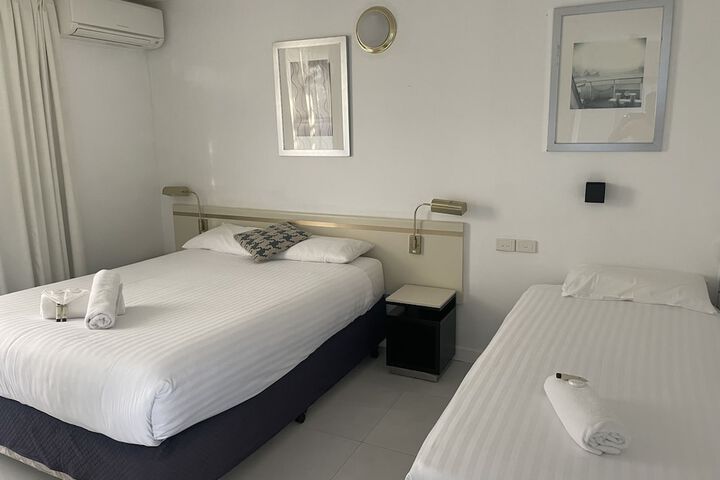 Room 52 of 95