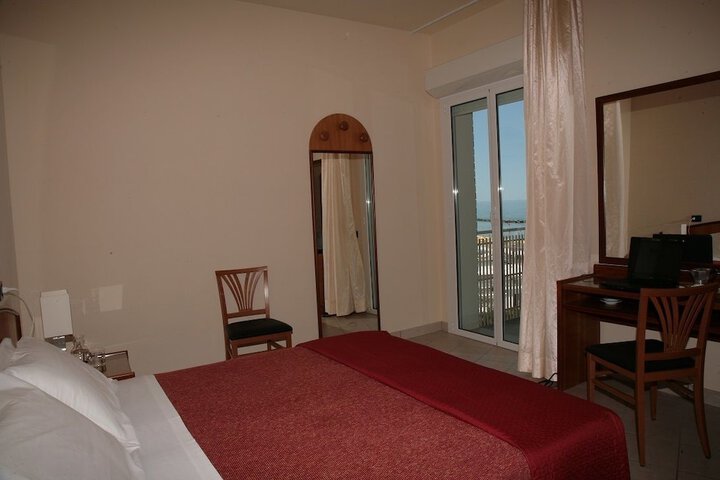 Room 7 of 48