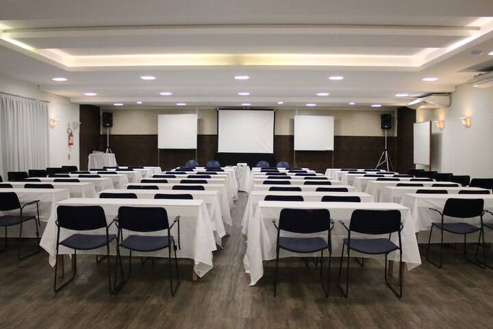 Ballroom/Hall 58 of 86