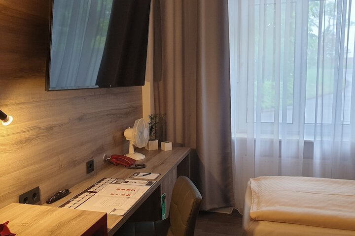 Room 15 of 145
