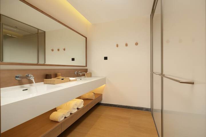 Room 13 of 85
