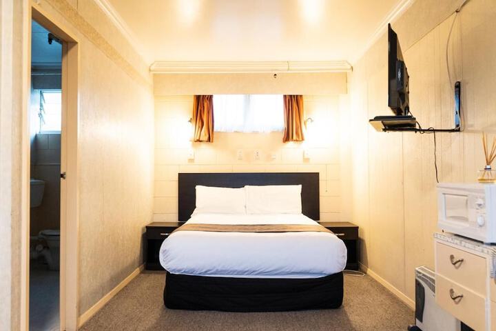 Room 11 of 34