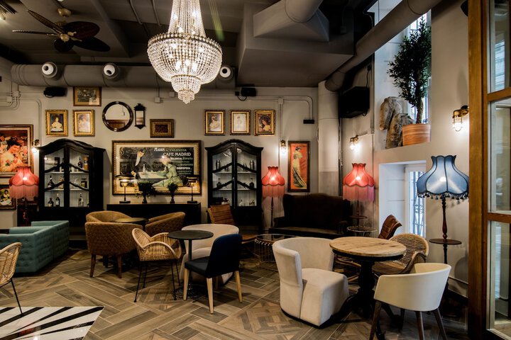 Lounge 69 of 77