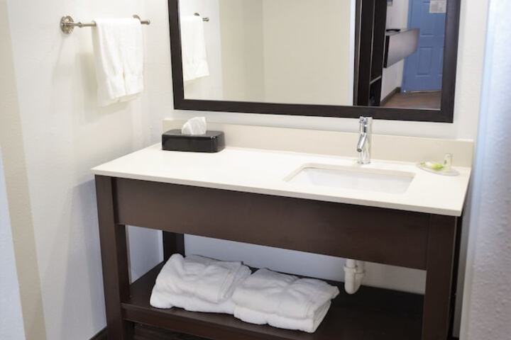 2 Queen Beds (6 of 13)