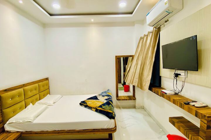 Room 8 of 30