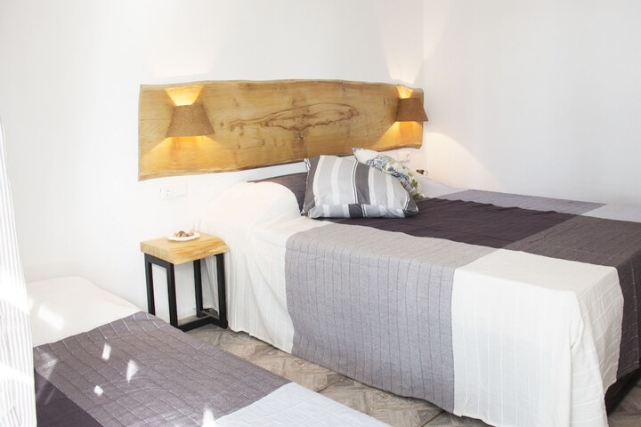 Room 4 of 45