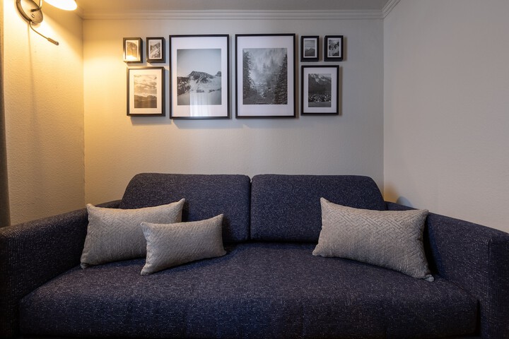 Room 18 of 103