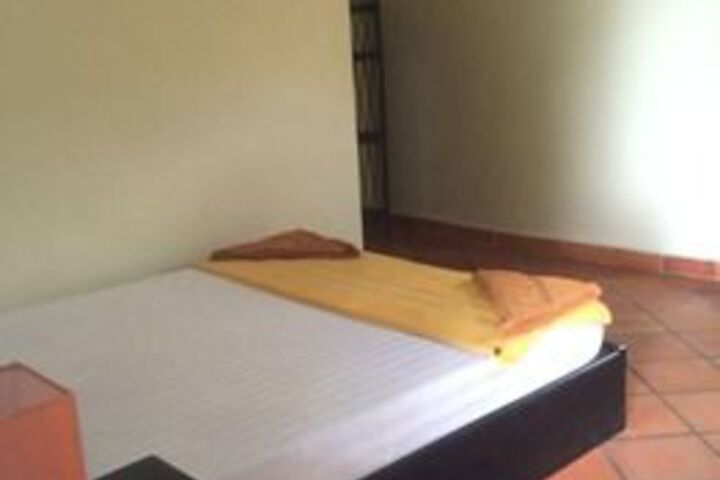 Room 27 of 40