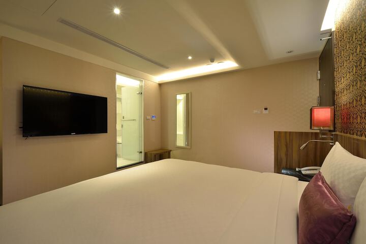Room 10 of 40