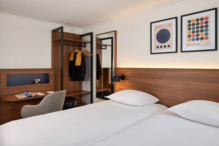Room 17 of 31