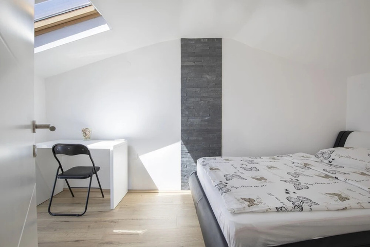 Room 2 of 16