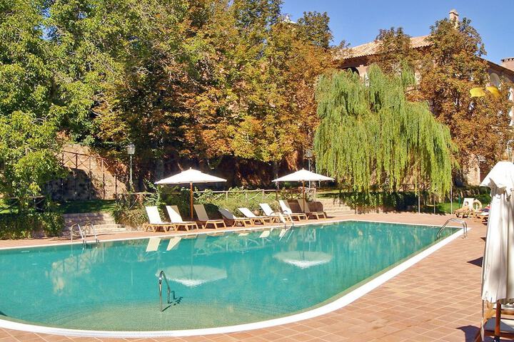 Pool Hotel