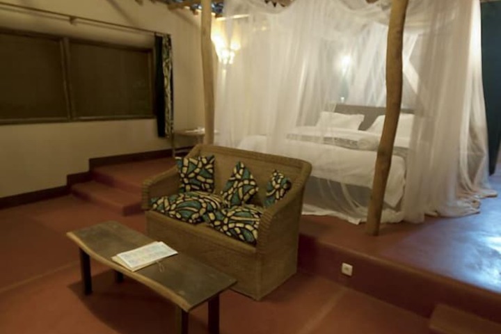 Room 6 of 18