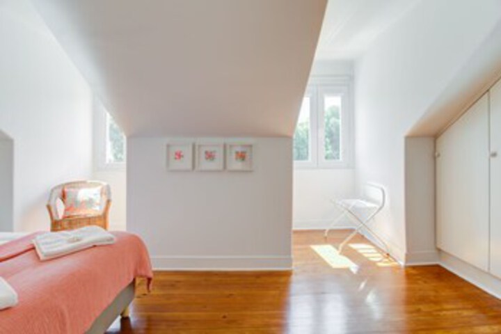 Room 33 of 46