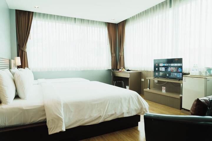 Room 9 of 37