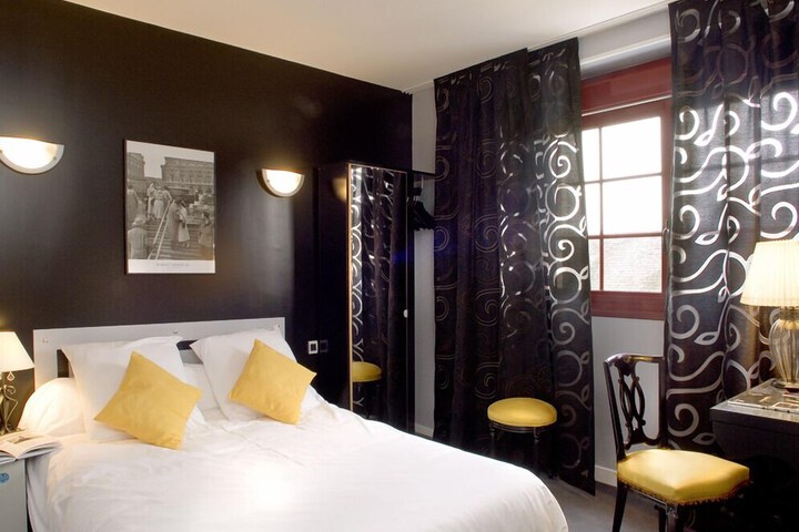 Room 12 of 21