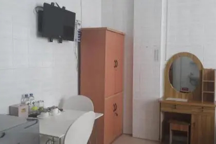 Room 4 of 15
