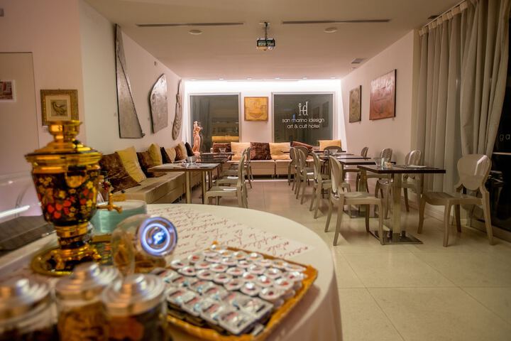 Breakfast area