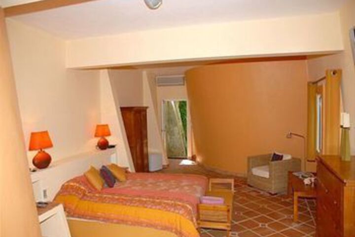 Room 10 of 34