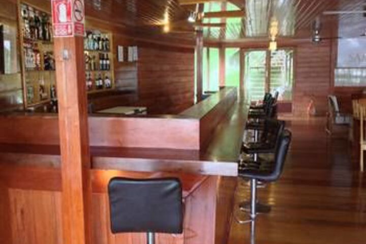 Lounge 10 of 25
