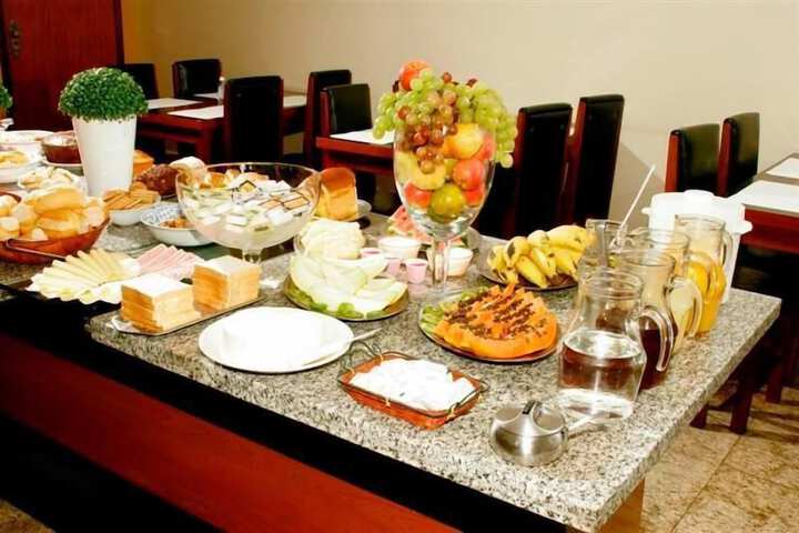 Dining 26 of 39