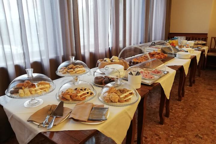 Dining 62 of 66