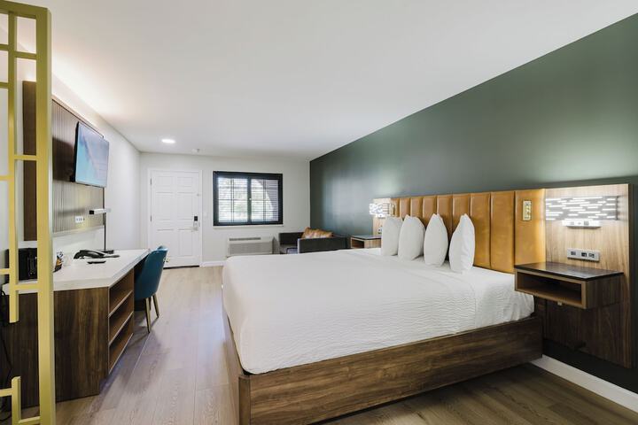 Room 9 of 60