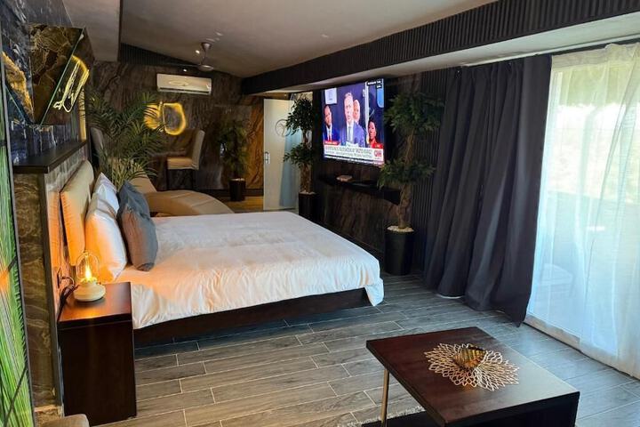 Room 16 of 157