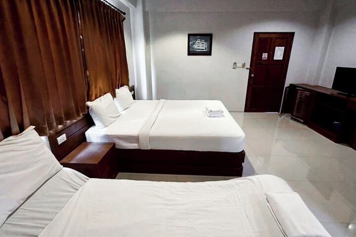 Room 33 of 61