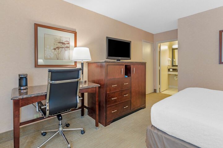 Queen Bed Accessible (4 of 12)