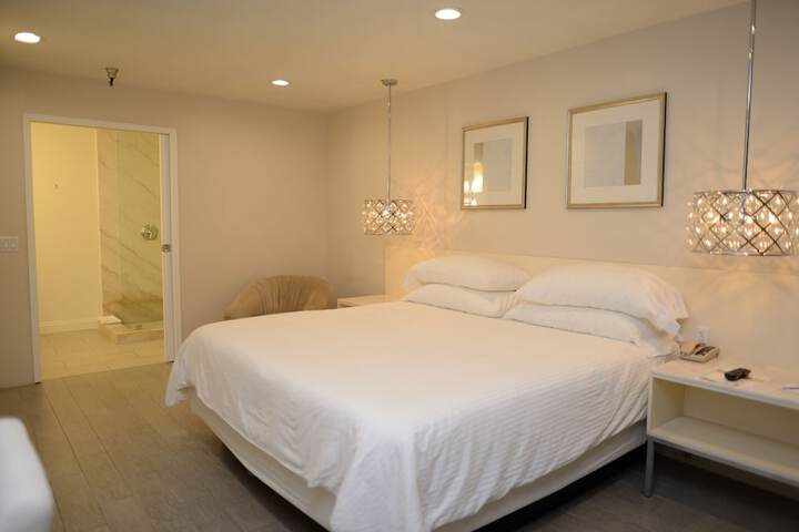 Standard | King Bed (5 of 12)