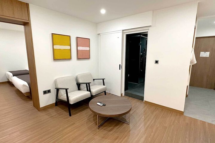 Room 27 of 42