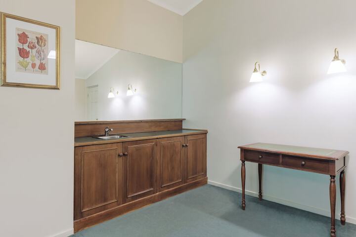 Room 25 of 99
