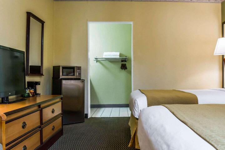 2 Double Beds (3 of 7)