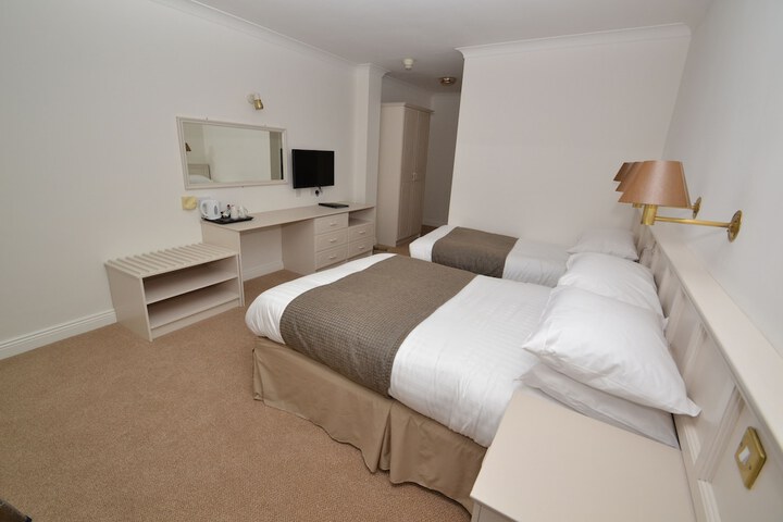 Room 11 of 30