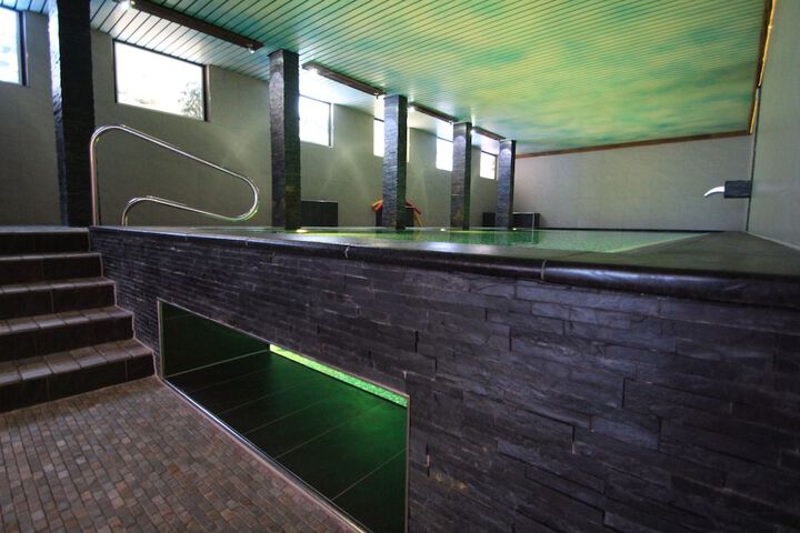 Pools & Facilities