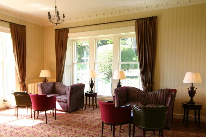 Lounge 113 of 149
